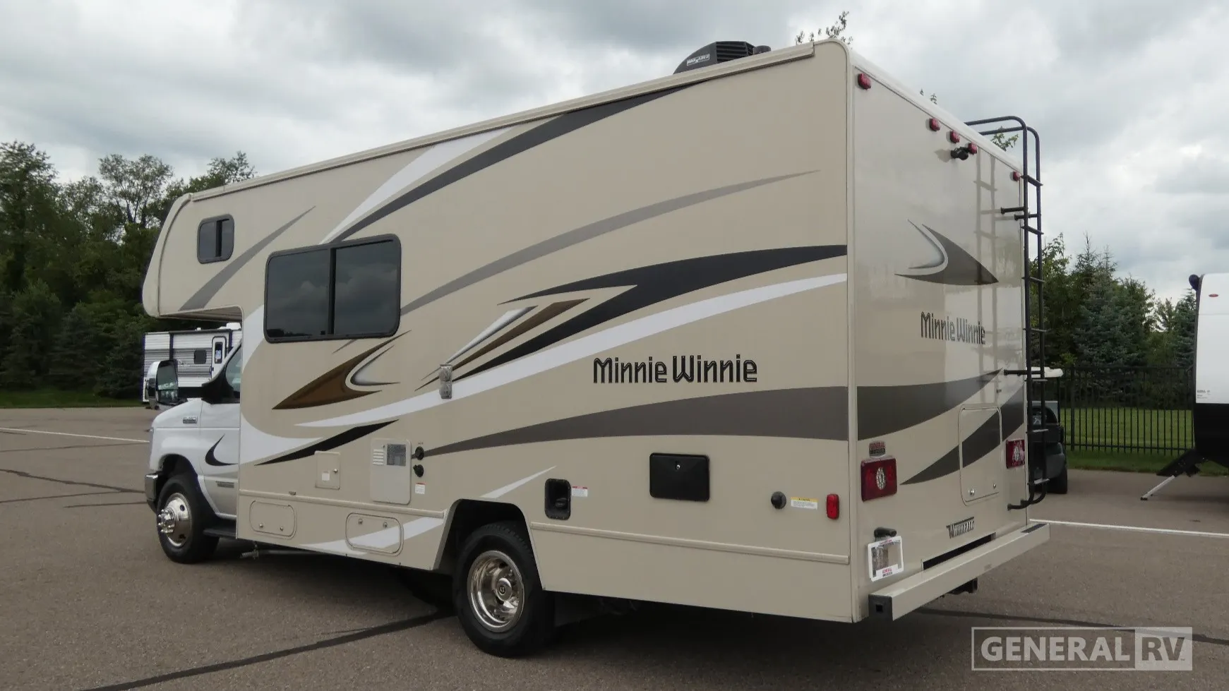 2023 Winnebago Minnie Winnie 22R - Photo 4