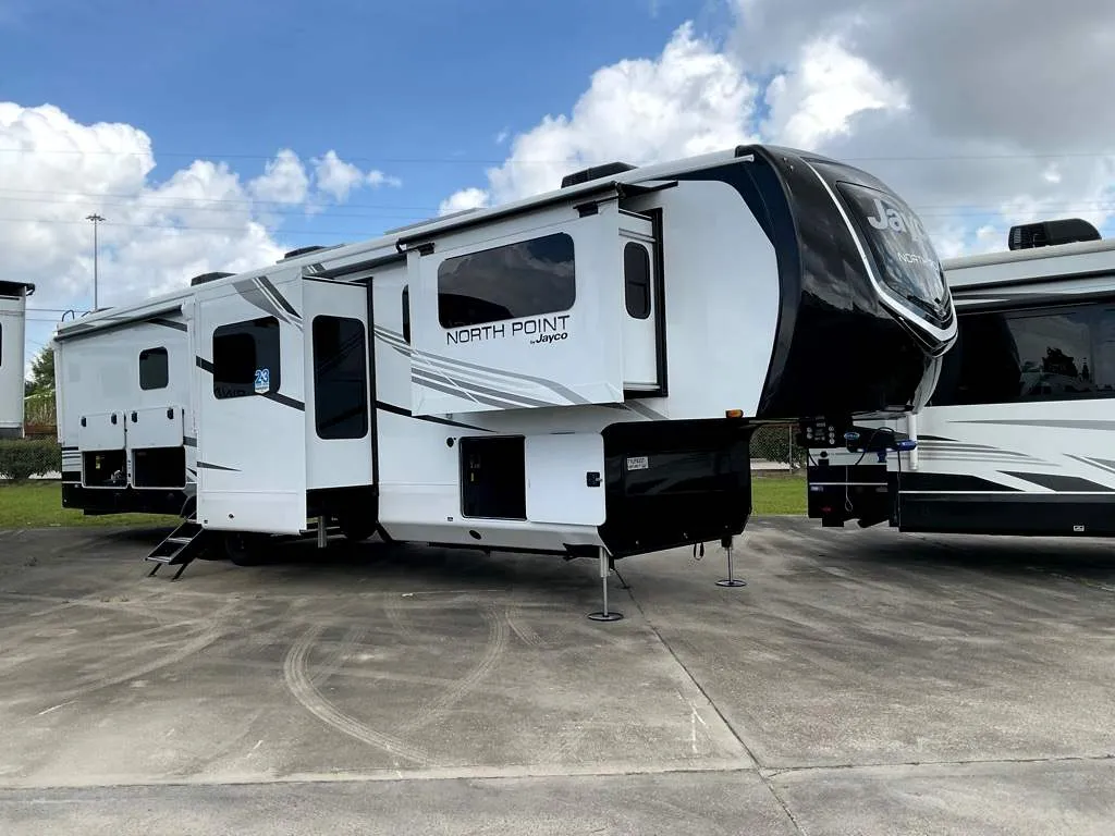 2026 Jayco North Point 382FLRB - Photo 4