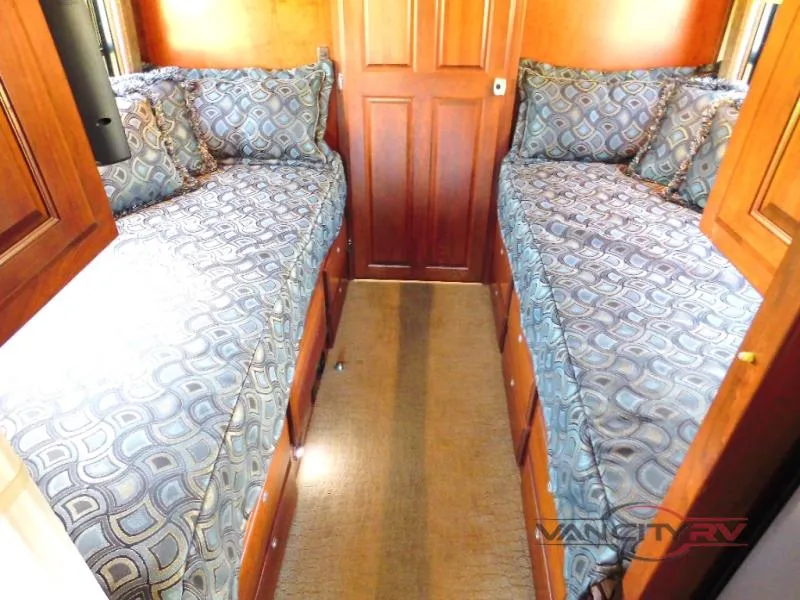 2014 Dynamax Isata E Series IE282 - Photo 2