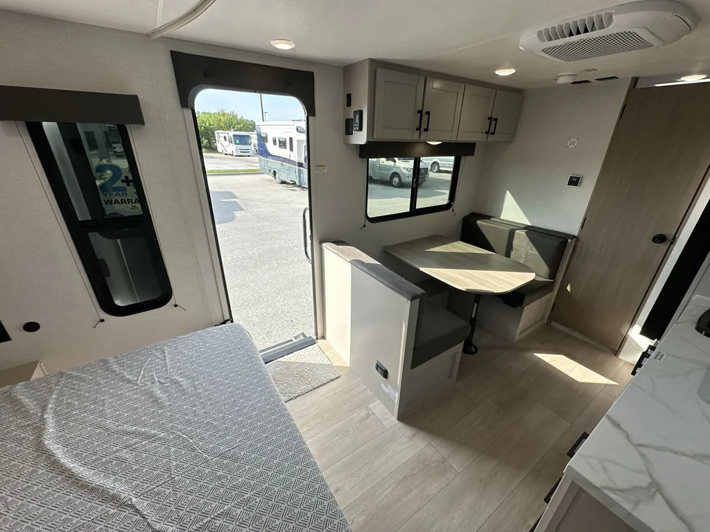 2027 Jayco Jay Flight 175FQ, Photos photo 7