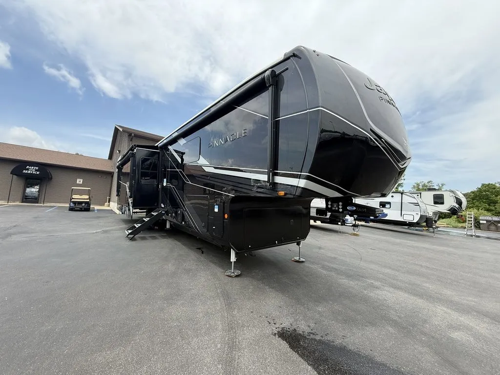 2026 Jayco Pinnacle 38FBRK - Photo 2