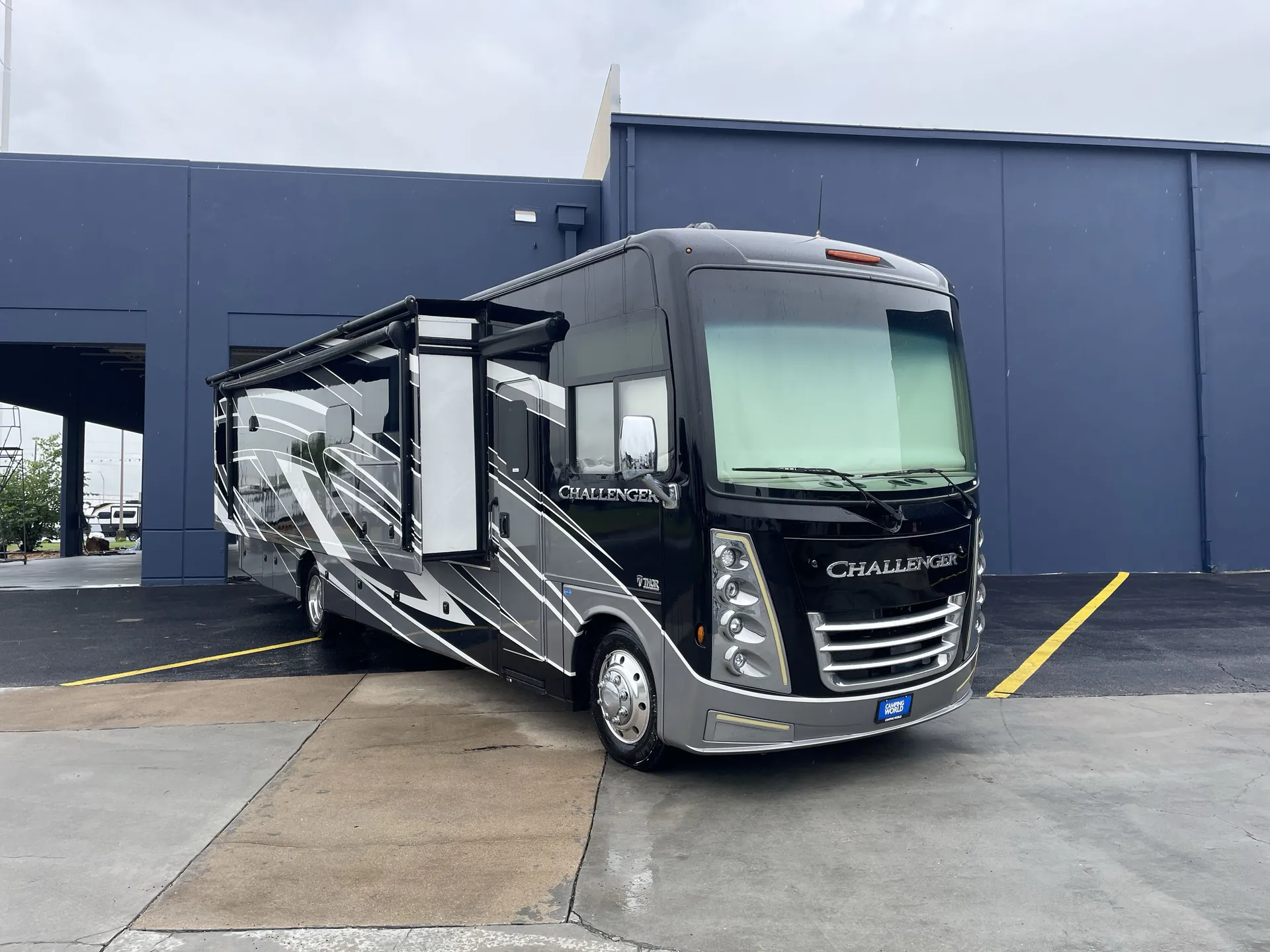 2022 Thor Motor Coach Challenger 37FH dealer photo 1 from Camping World