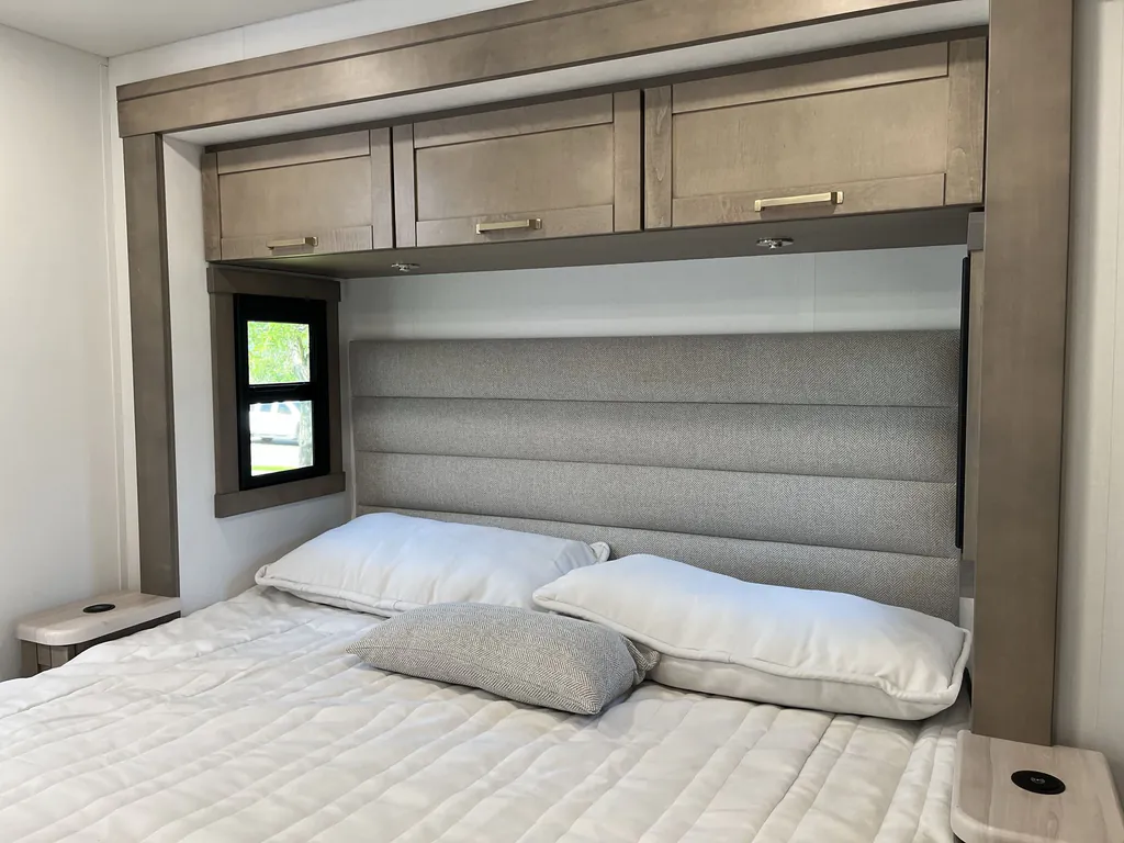 2027 Entegra Coach Vision XL 36C, Photos photo 16