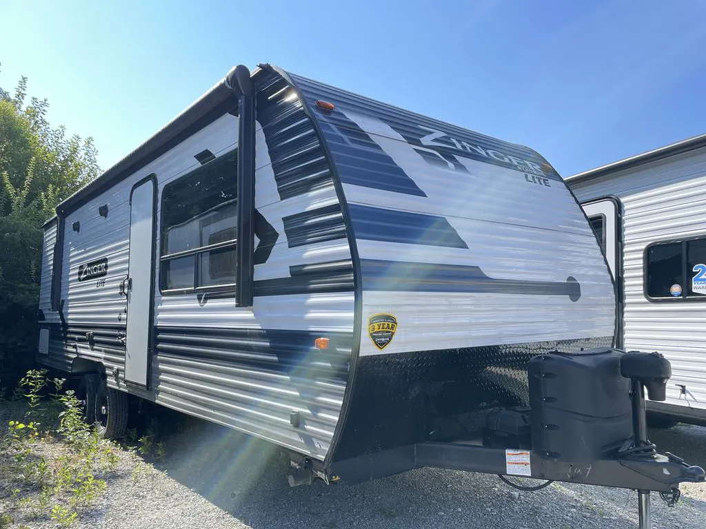 2021 CrossRoads Zinger Lite 259FL - Photo 2