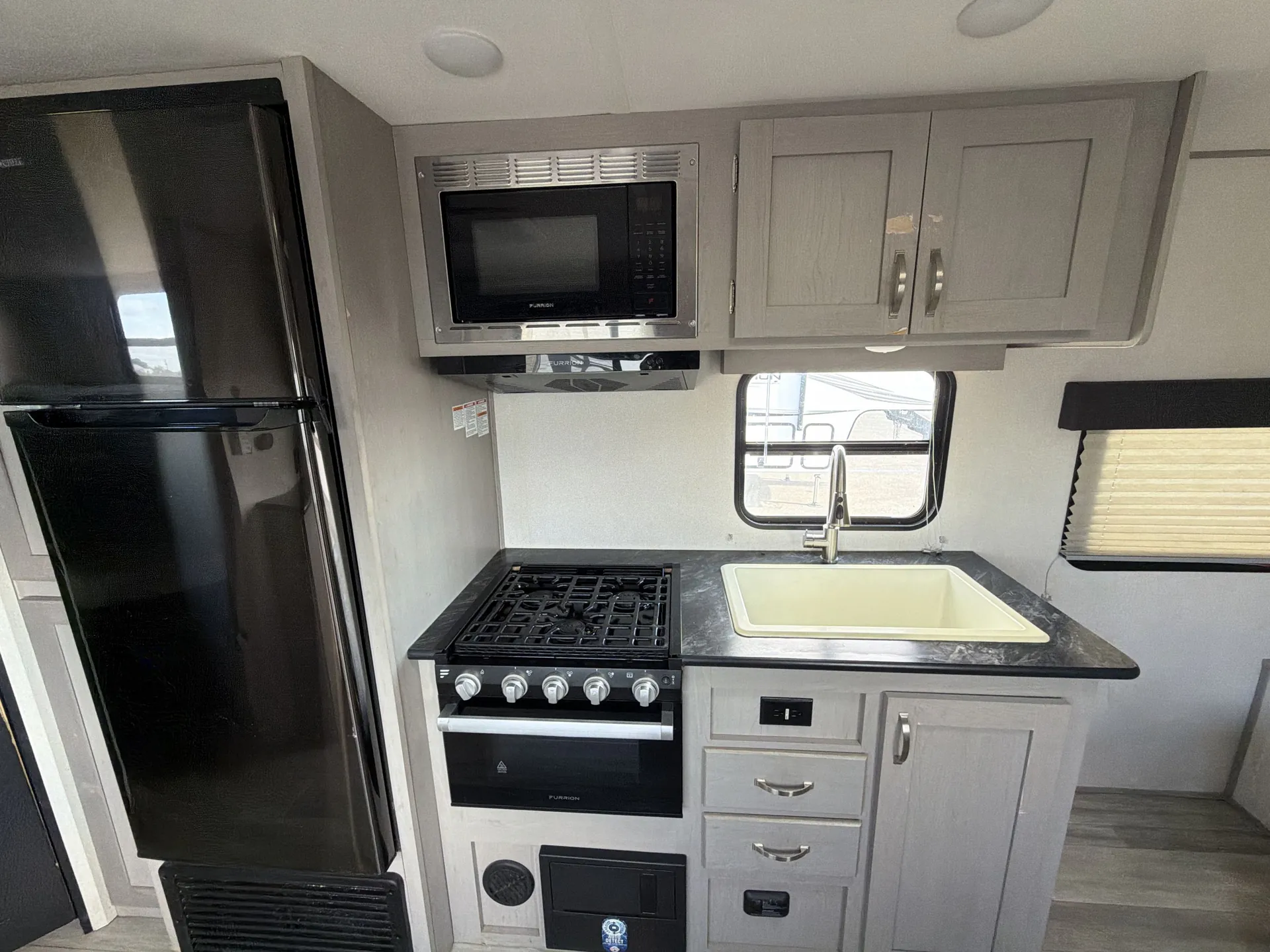 2022 Prime Time Tracer 200BHSLE — living area main