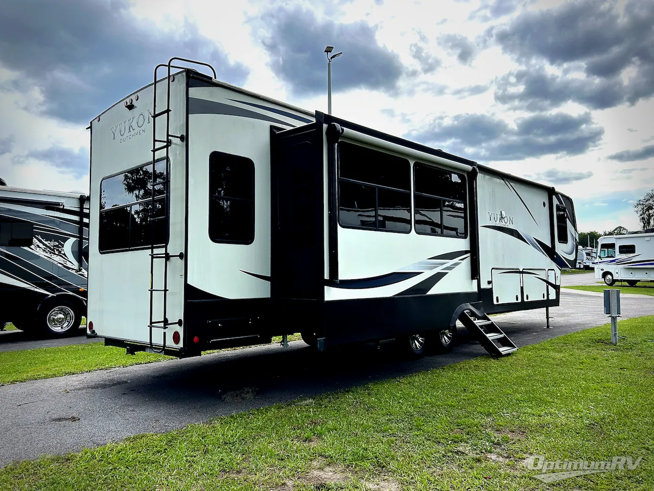 2022 Dutchmen Yukon 400RL - Photo 3