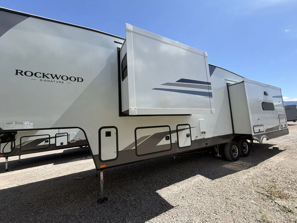 2026 Forest River Rockwood Signature 401SFB - Photo 3