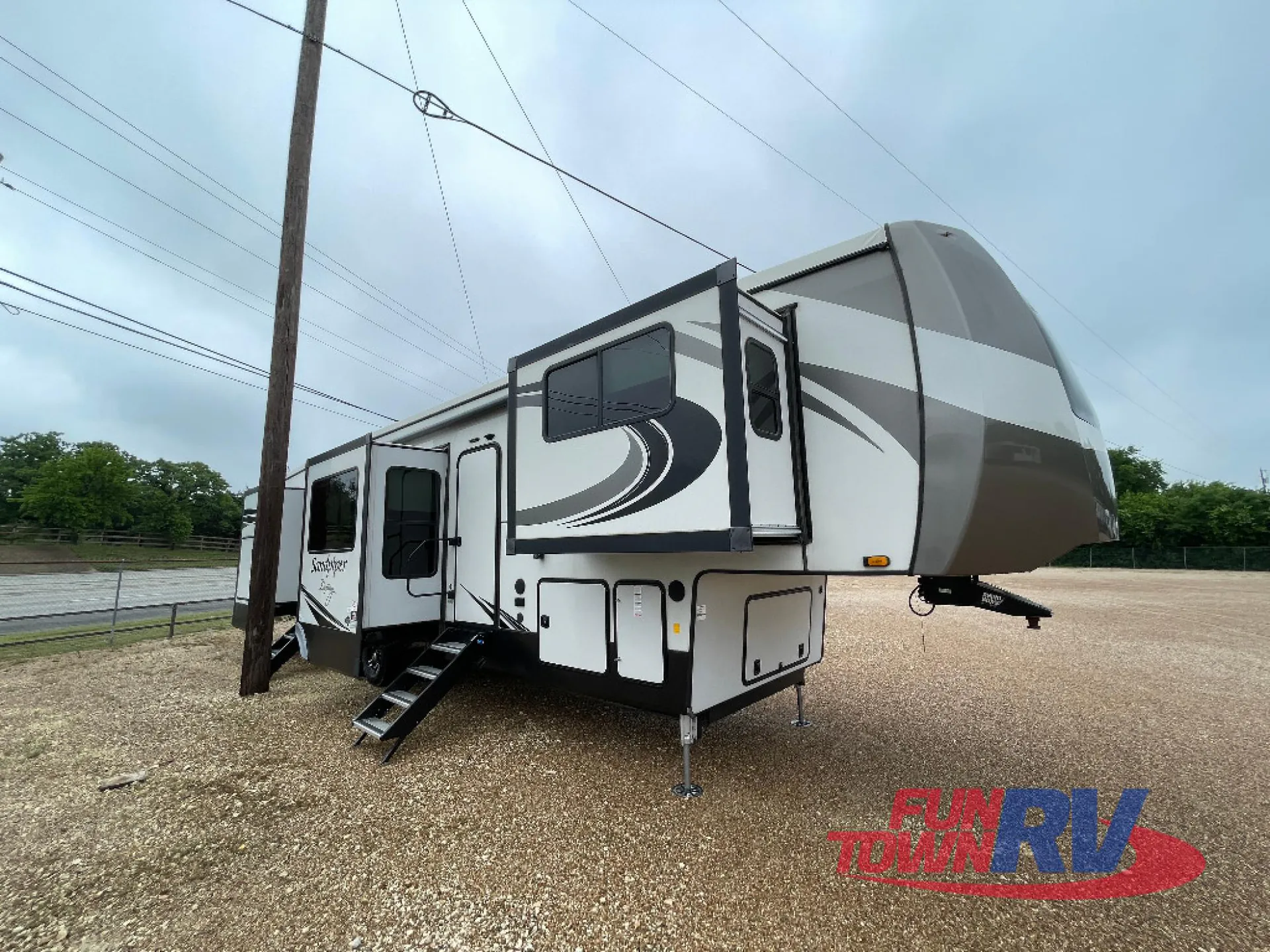 2022 Forest River Sandpiper Luxury 379FLOK - Photo 2
