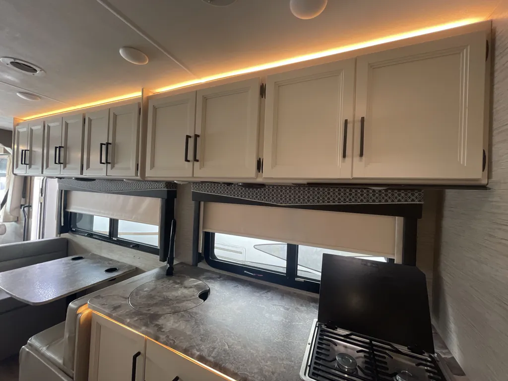 2022 Thor Motor Coach Axis 24.3, Photos photo 12
