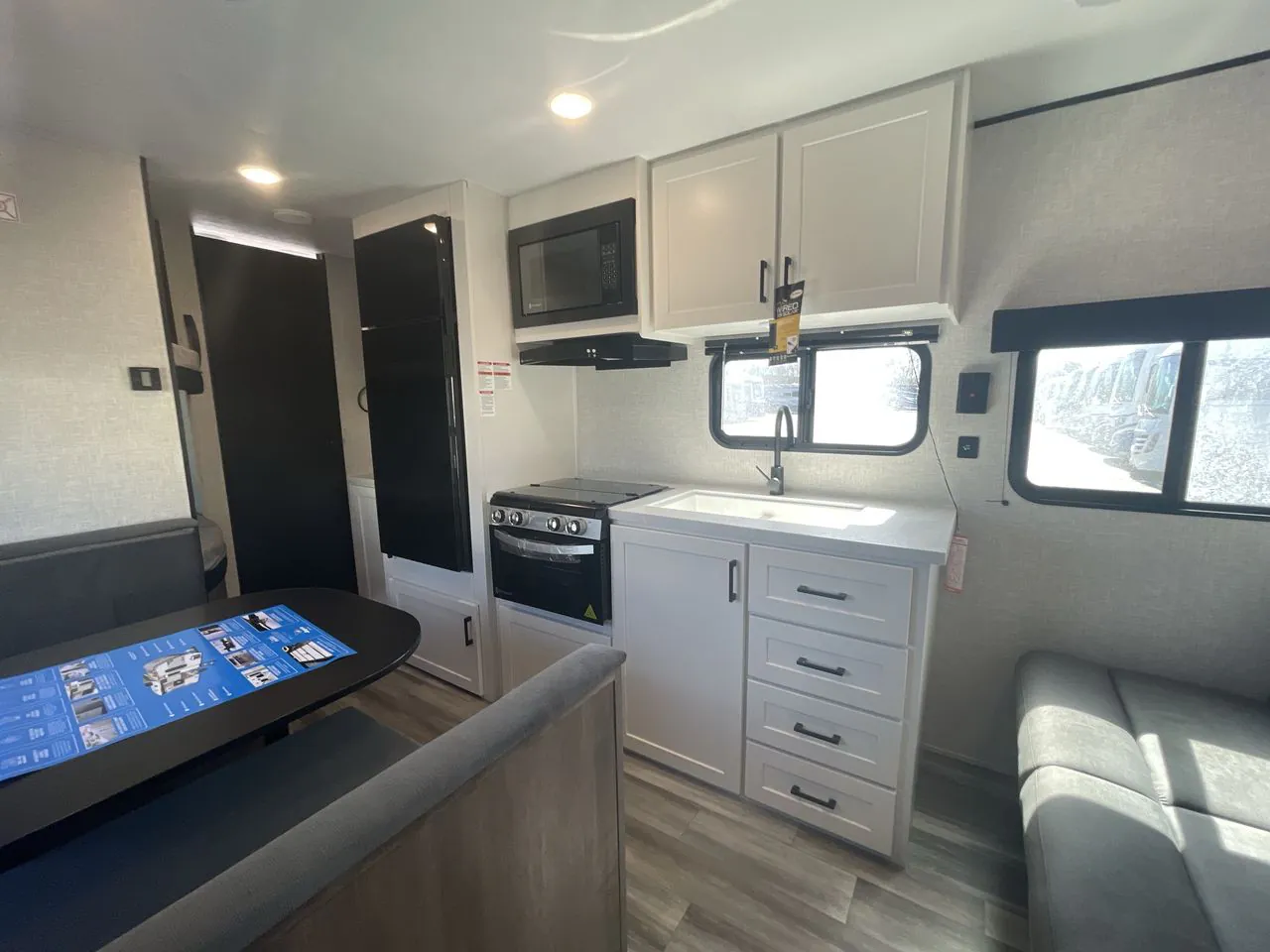 2027 Jayco Jay Flight 260BH - Photo 3
