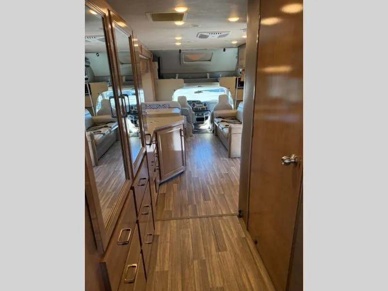 2019 Thor Motor Coach Quantum WS31 - Photo 3