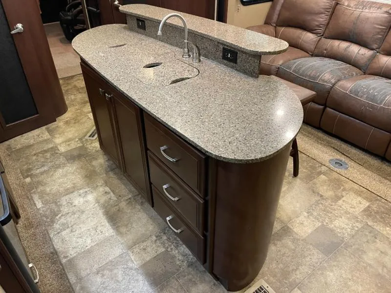 2014 Dutchmen RV Voltage Used    V3950 - Photo 2