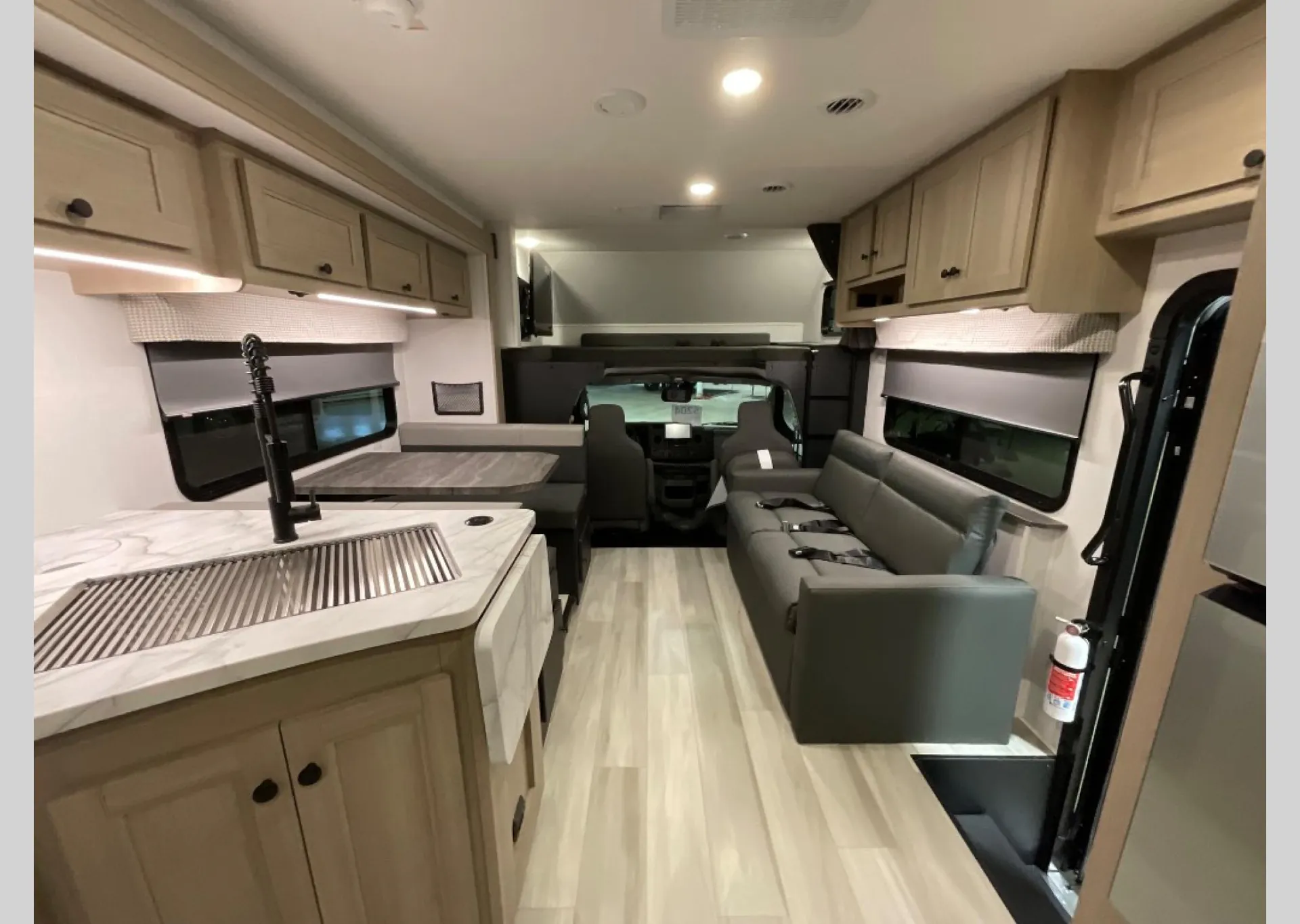 2026 Forest River Sunseeker Classic 3050S dealer photo 6 from Pontiac RV