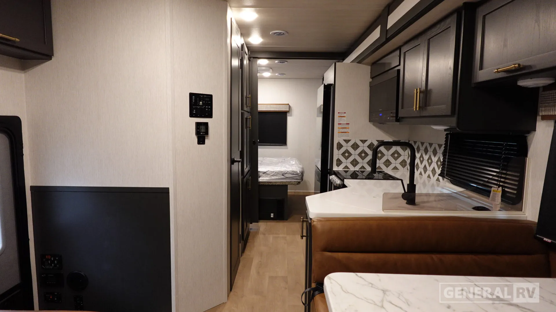 2027 NeXus RV Maximus 32MX - Photo 3