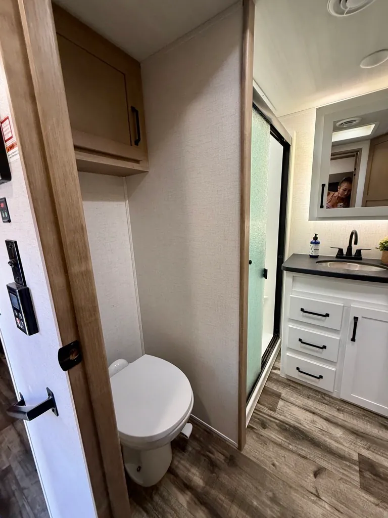 2022 Keystone Raptor 423, Photos photo 71