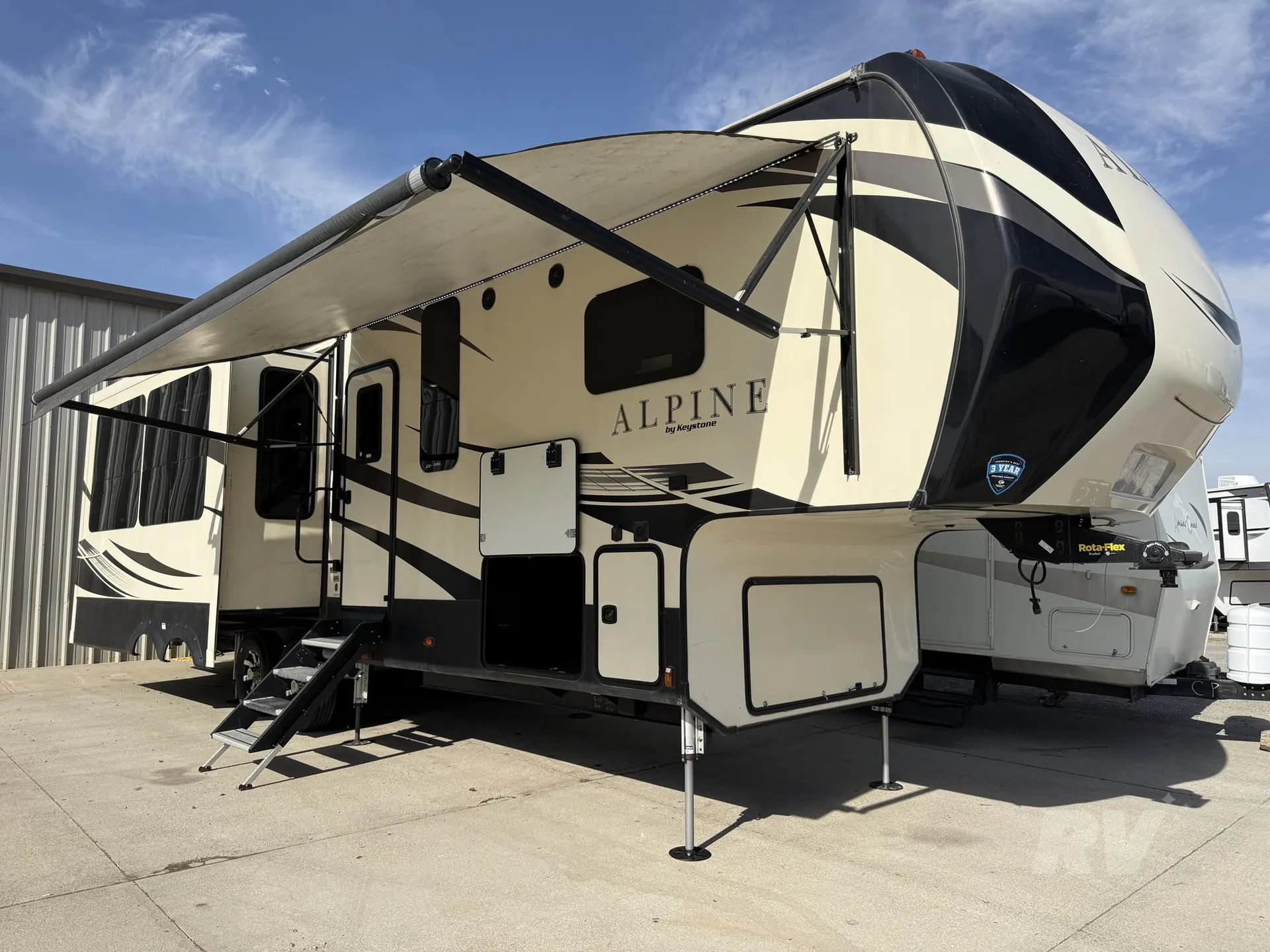 2018 Keystone Alpine 3400RS - Photo 2