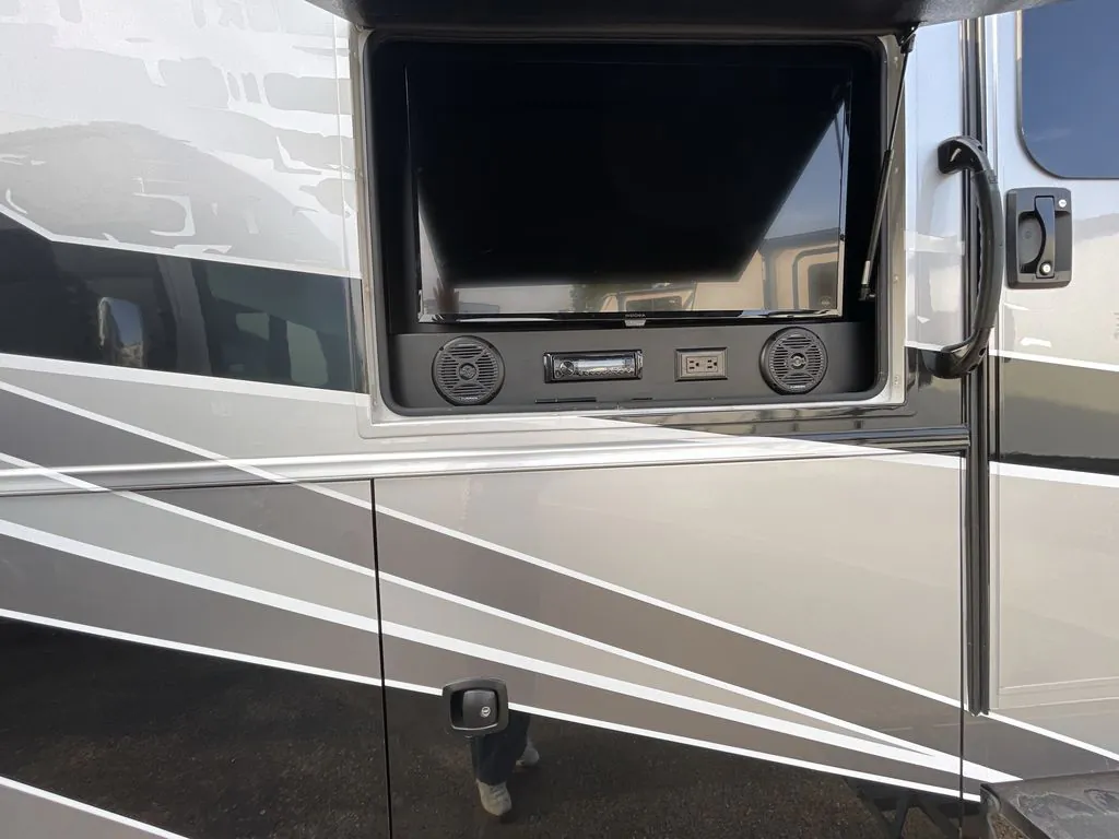 2023 Jayco Seneca 37K - Photo 3