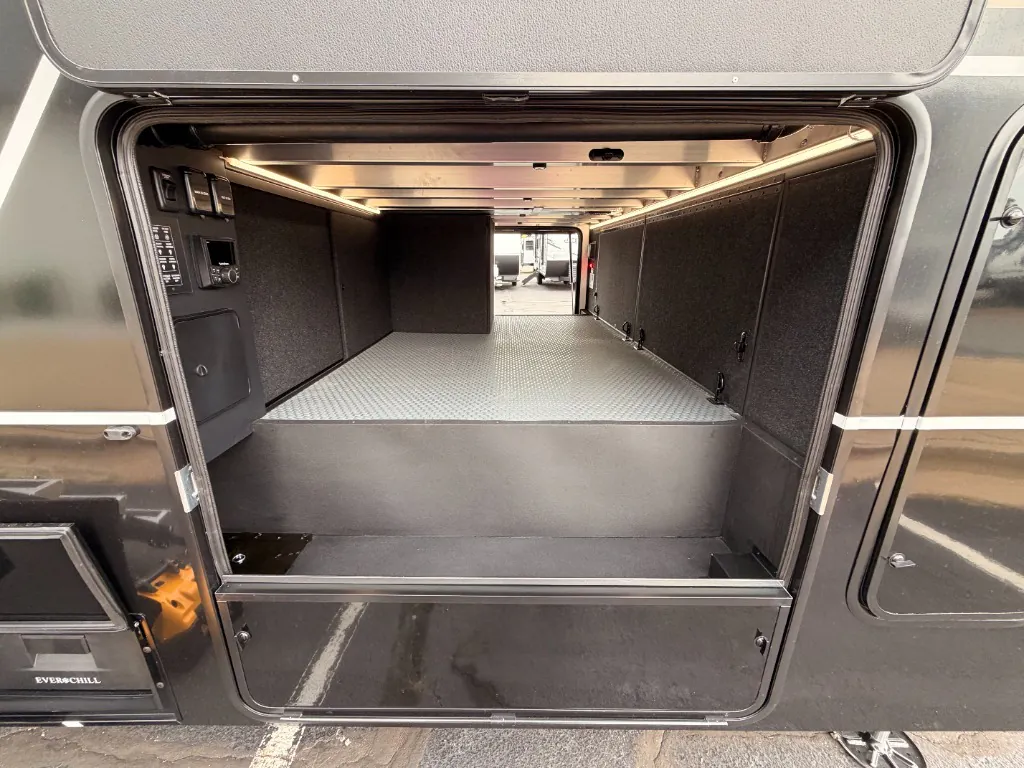 2027 Brinkley Model G 3970, Photos photo 13