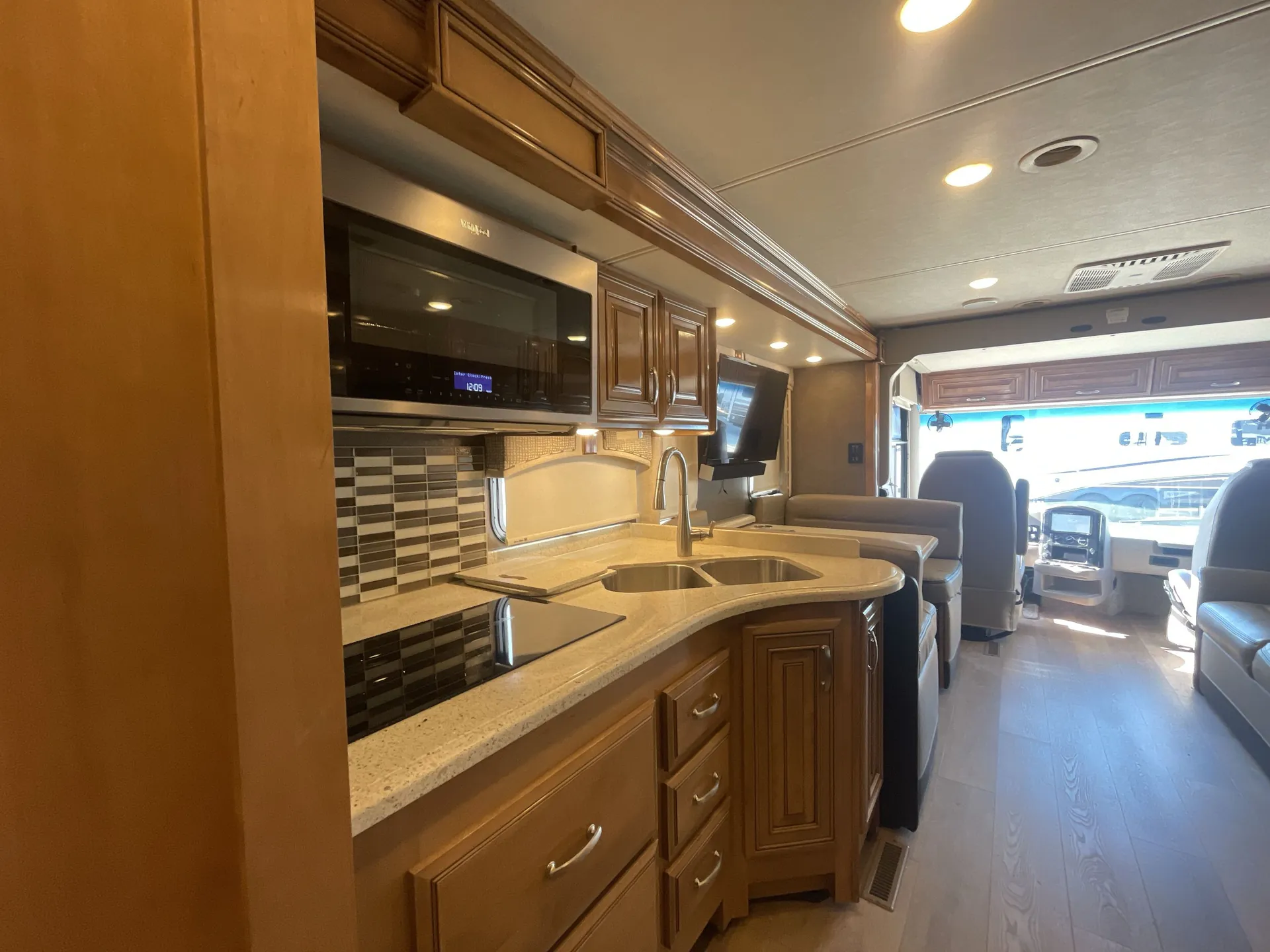 2019 Thor Motor Coach Palazzo 33.5 — living area main