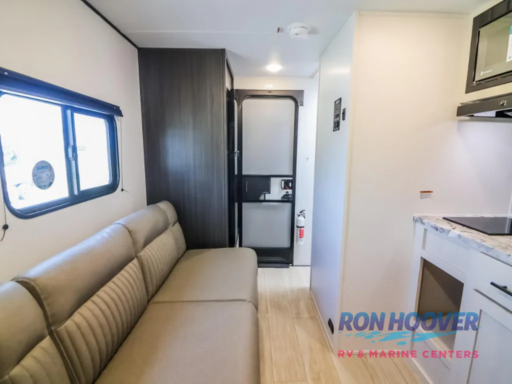 2027 Shasta Compact 17DB, Photos photo 9