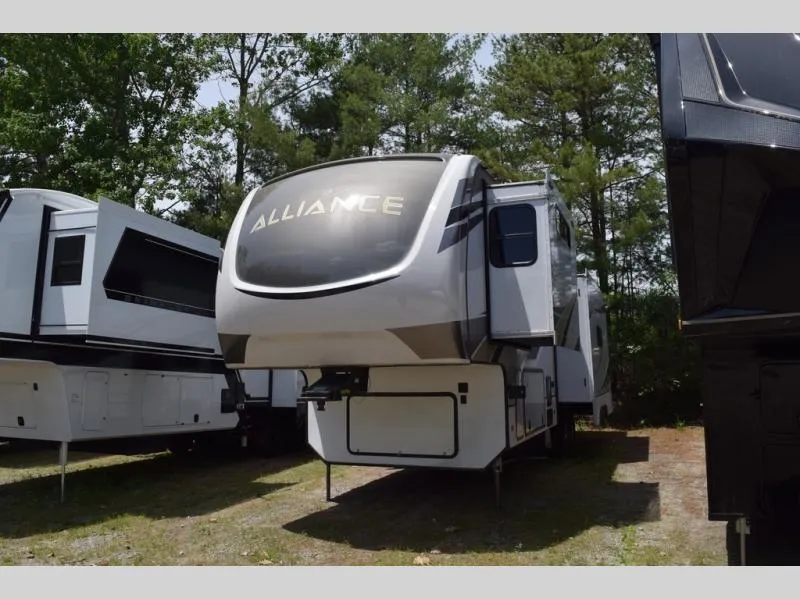 2021 Alliance RV Paradigm 310RL - Photo 3