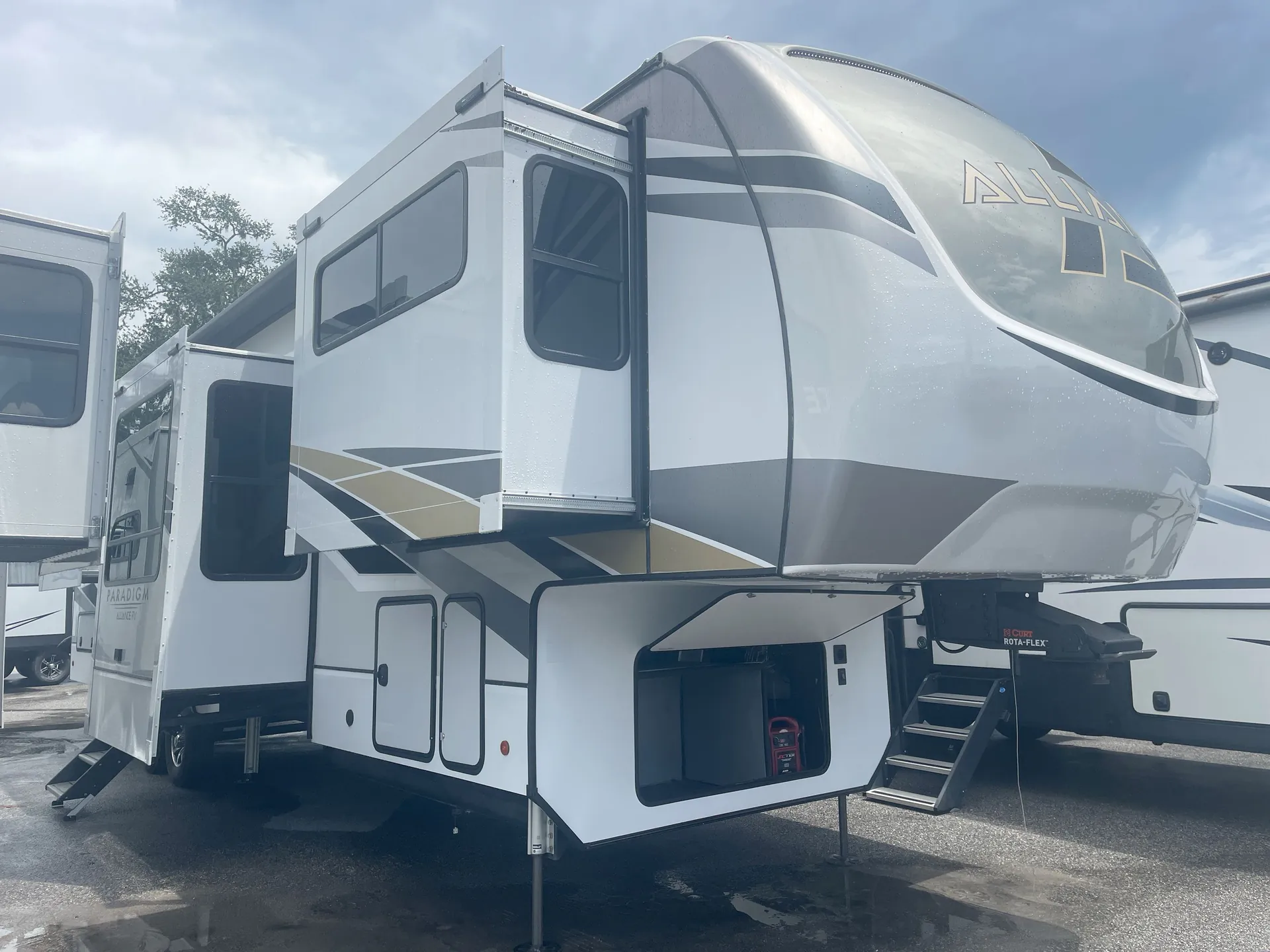 2022 Alliance RV Paradigm 385FL dealer photo 1 from Camping World