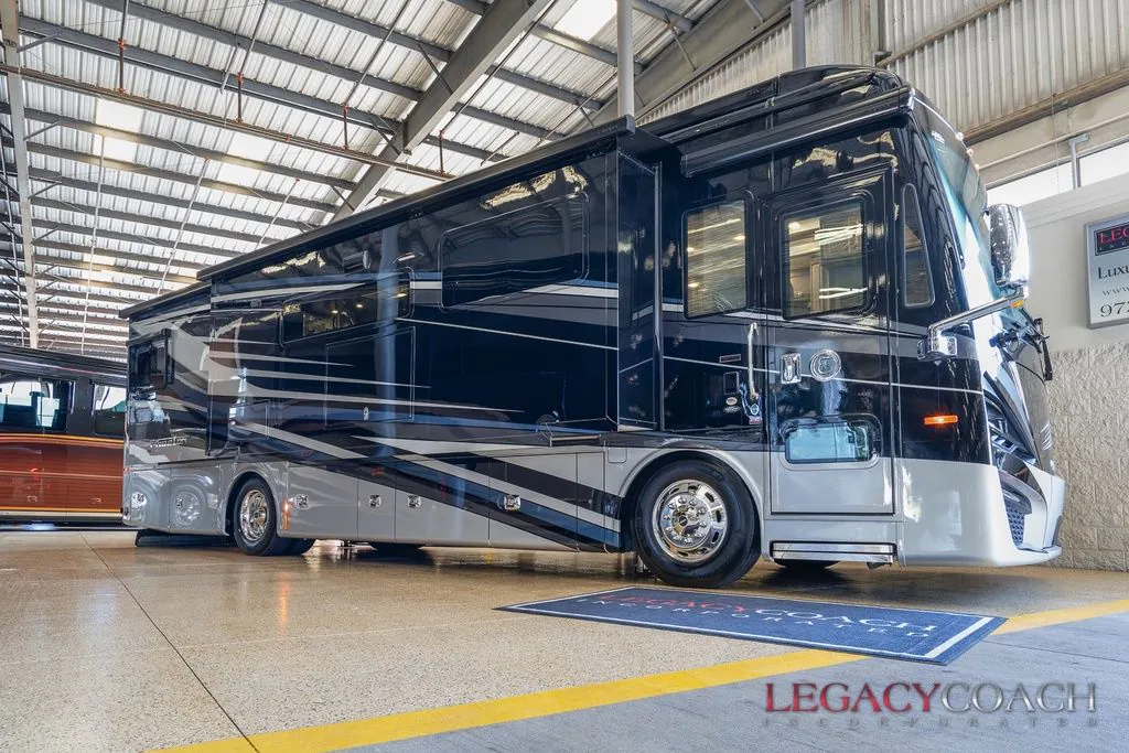 2022 Tiffin Phaeton 36 SH - Photo 2