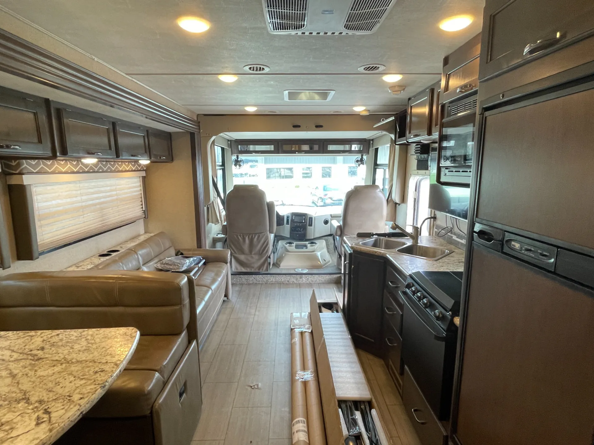 2018 Thor Motor Coach Freedom Traveler A27 - Photo 3