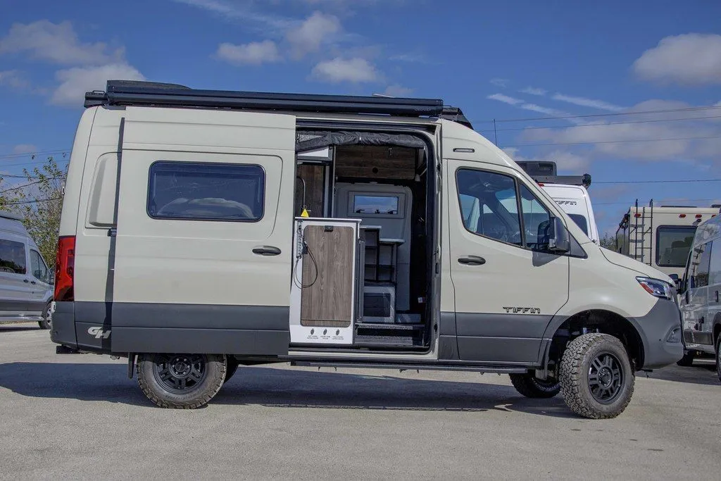 2025 Tiffin GH1 - Photo 2
