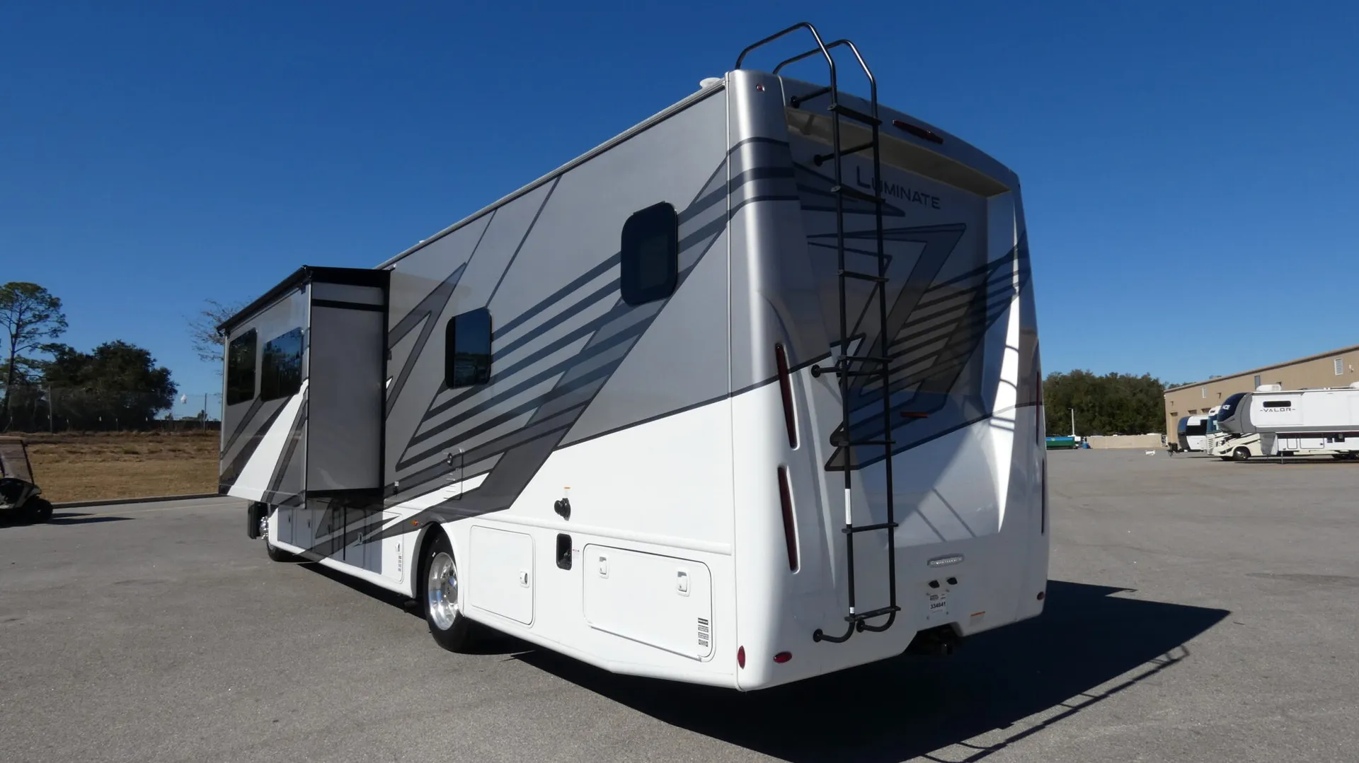2026 Thor Motor Coach Luminate GG35 - Photo 4