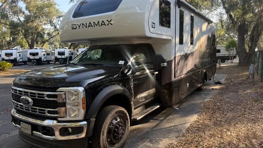 2027 Dynamax isata 6 31KSF 4x4 - Photo 3