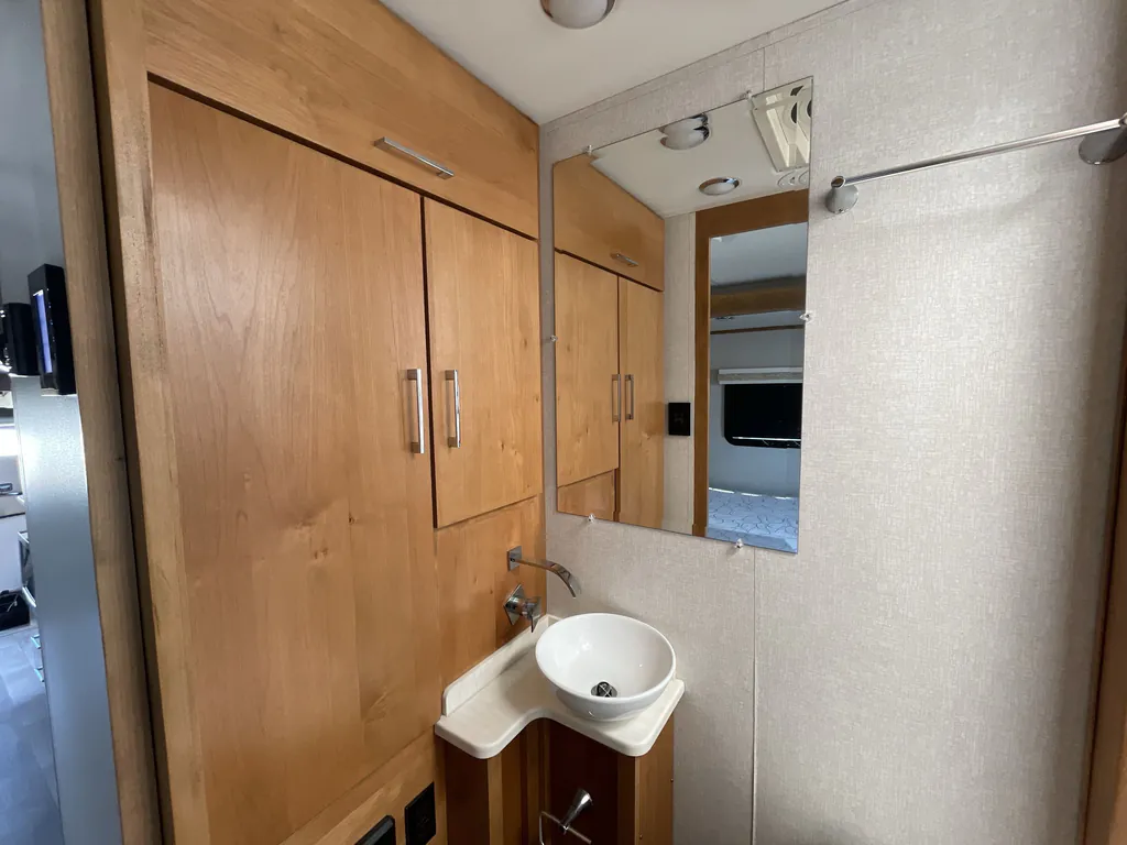 2019 Tiffin Wayfarer 24 FW, Photos photo 16