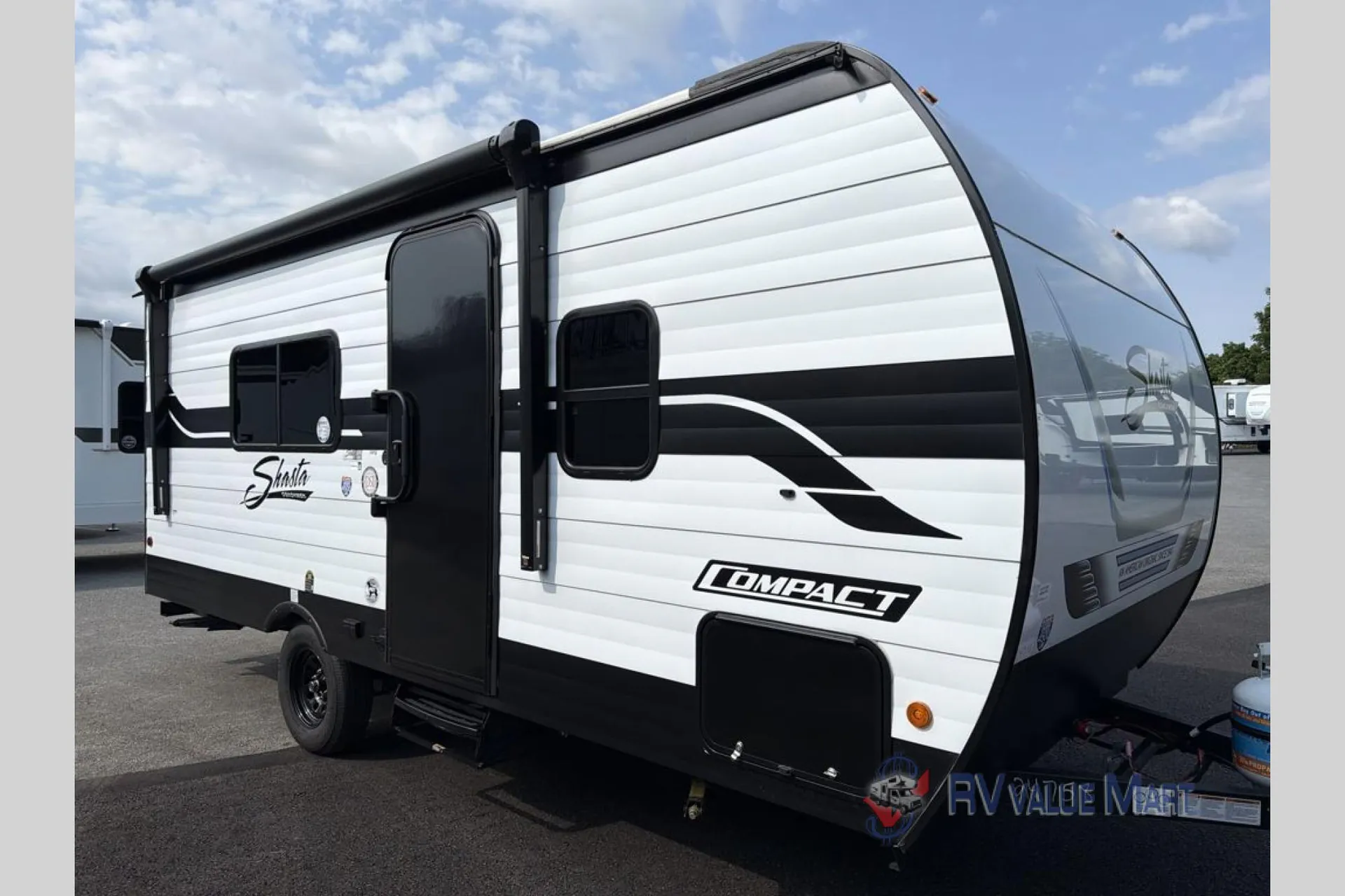 2026 Shasta RVs Compact 18FQ - Photo 2