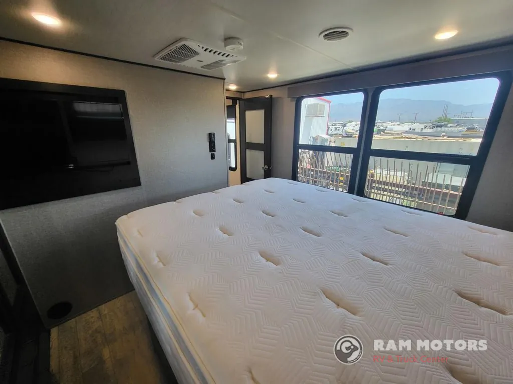 2018 Grand Design Momentum 376TH, Photos photo 26