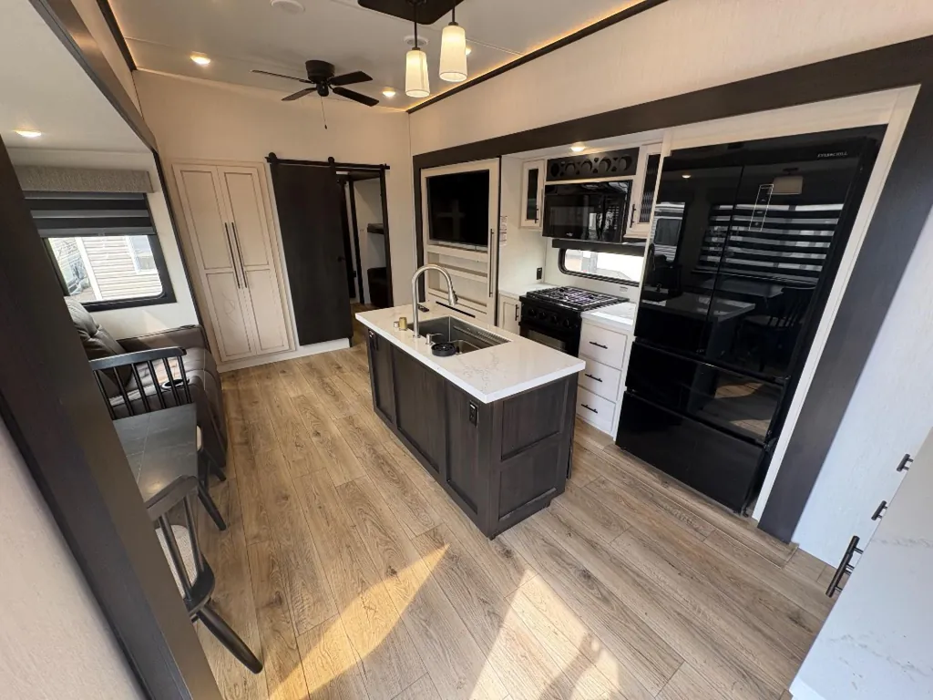 2025 Forest River Sabre 38DBL, Photos photo 7