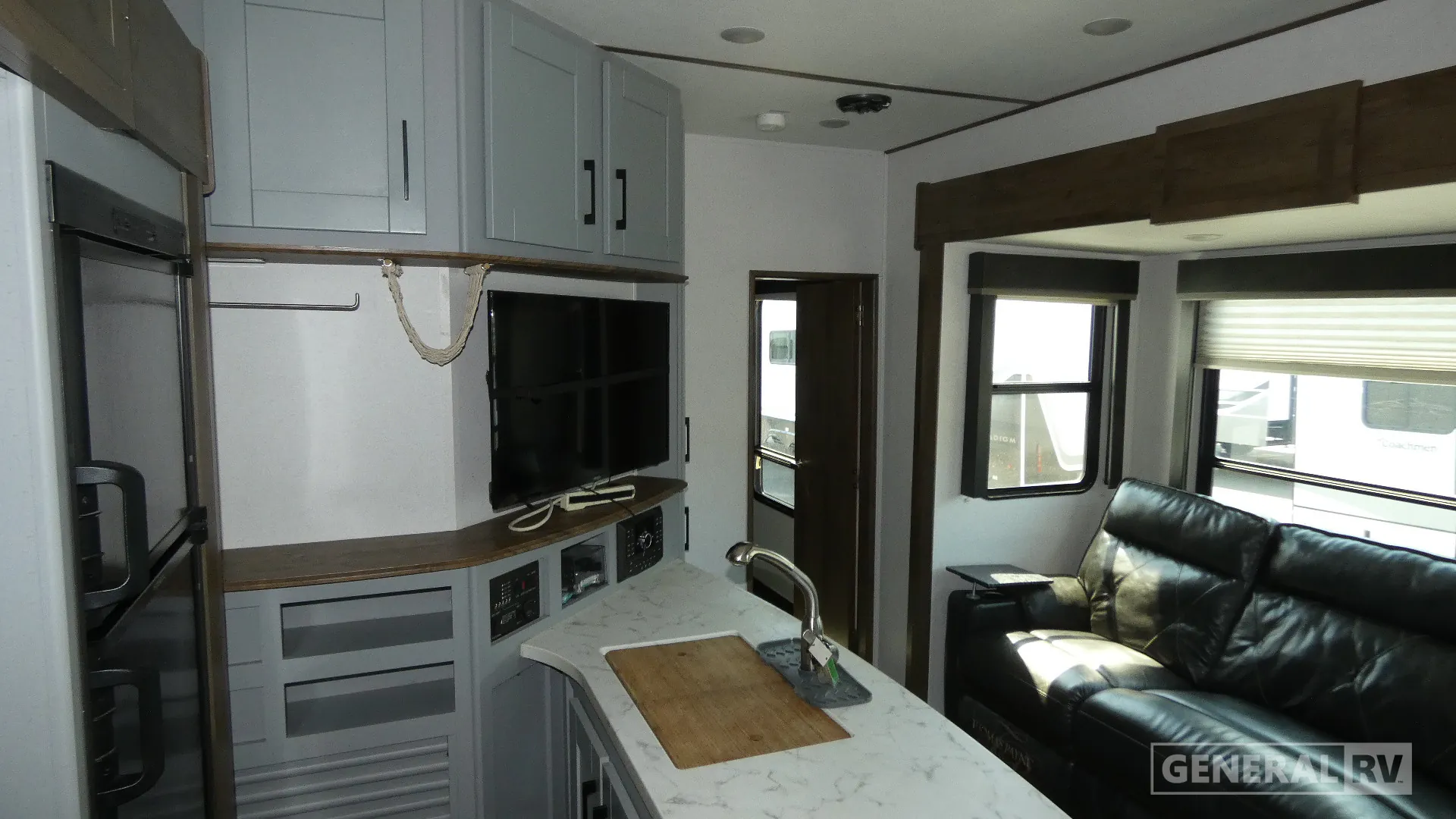 2019 Keystone Fuzion Impact Edition 332 - Photo 3