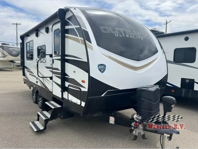 2022 Keystone Outback Ultra Lite 210URS - Photo 4