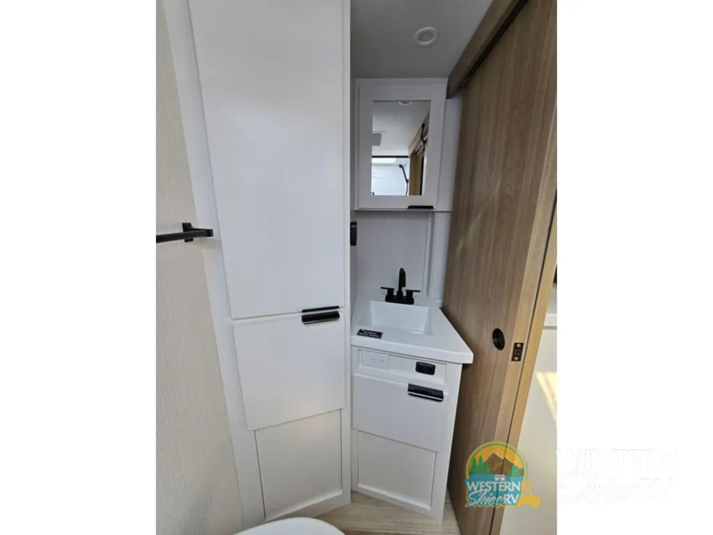 2027 Winnebago Micro Minnie 2108DS, Photos photo 9