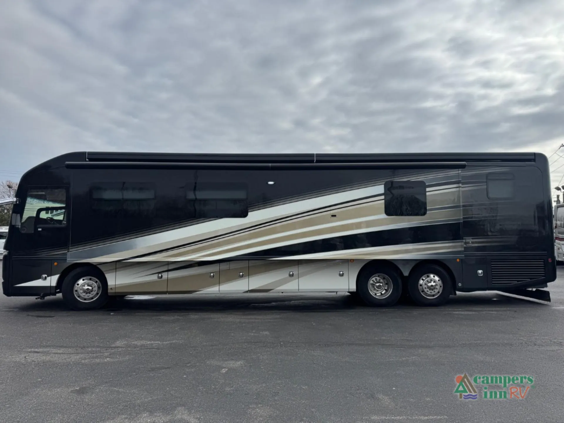 2016 American Coach American Eagle 45A - Photo 4