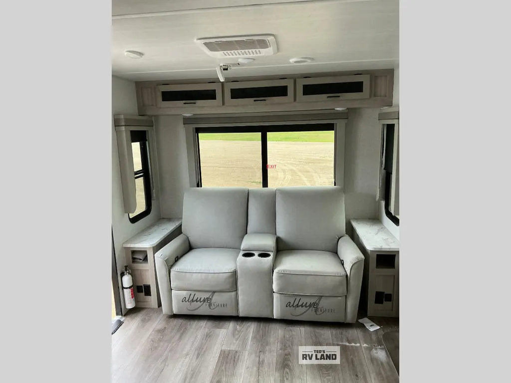 2022 East to West Alta 2850KRL, Photos photo 8