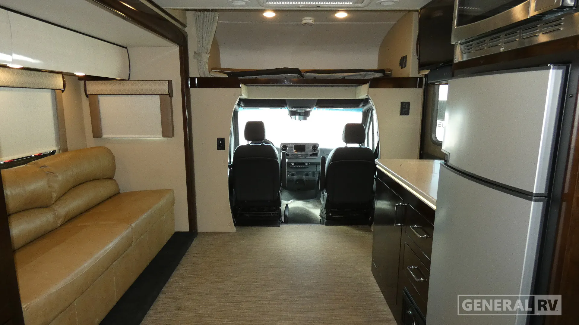 2020 Renegade RV Vienna 25FWC - Photo 3