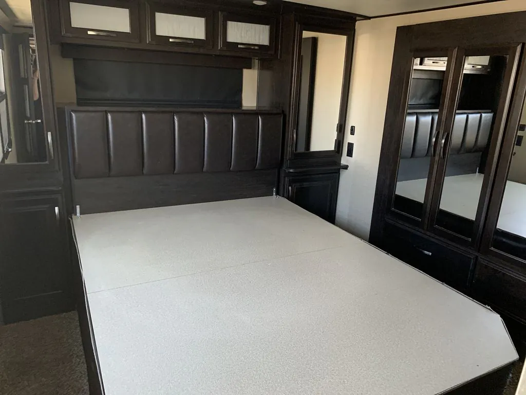 2018 Grand Design Momentum 376TH, Photos photo 13