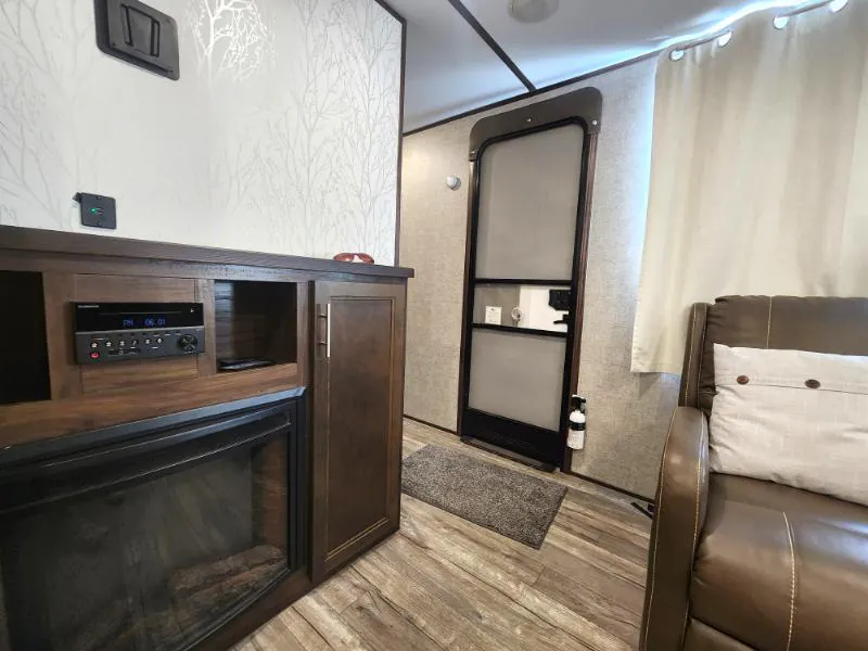 2019 Forest River Cherokee Alpha Wolf 27RK-L - Photo 4