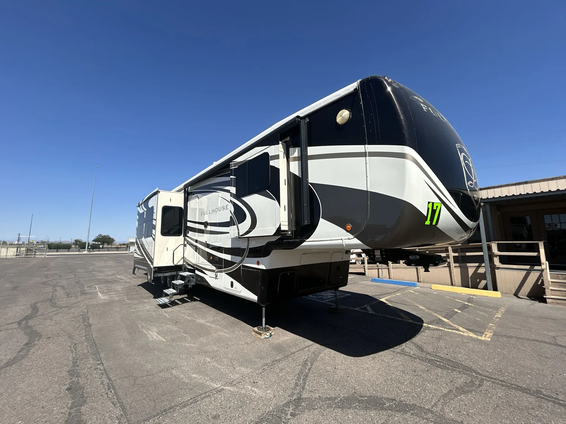 2017 DRV Full House LX455 - Photo 2