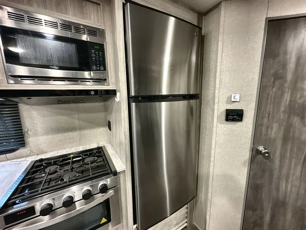 2022 Coachmen Catalina Legacy Edition 243RBS, Photos photo 8