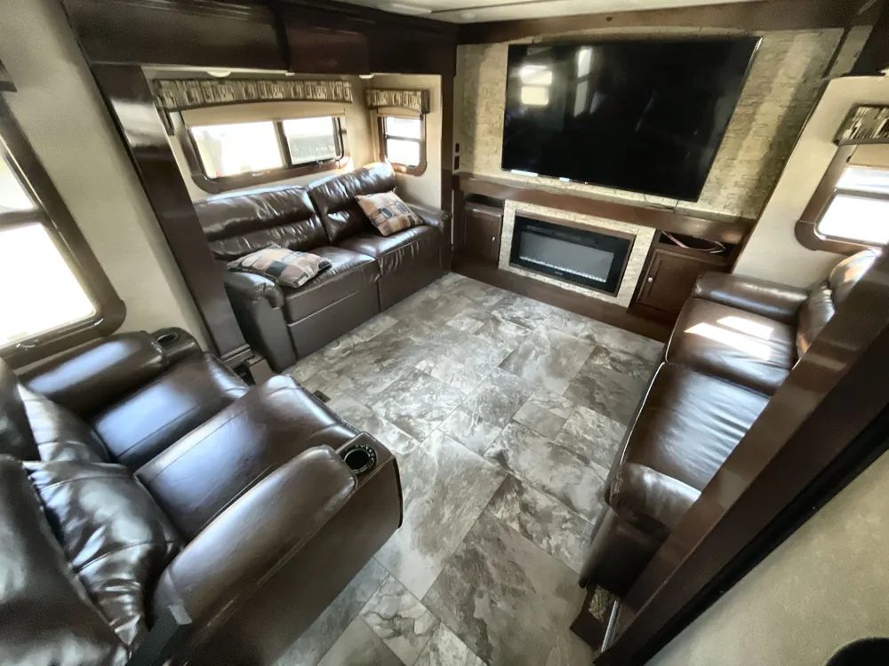 2019 crossroads Redwood 3941FL — living area main