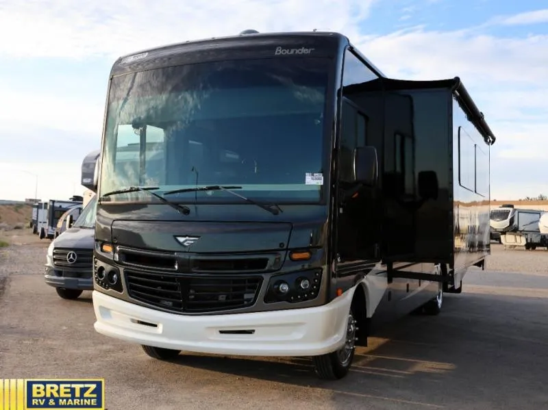 2019 Fleetwood Bounder 35K - Photo 2