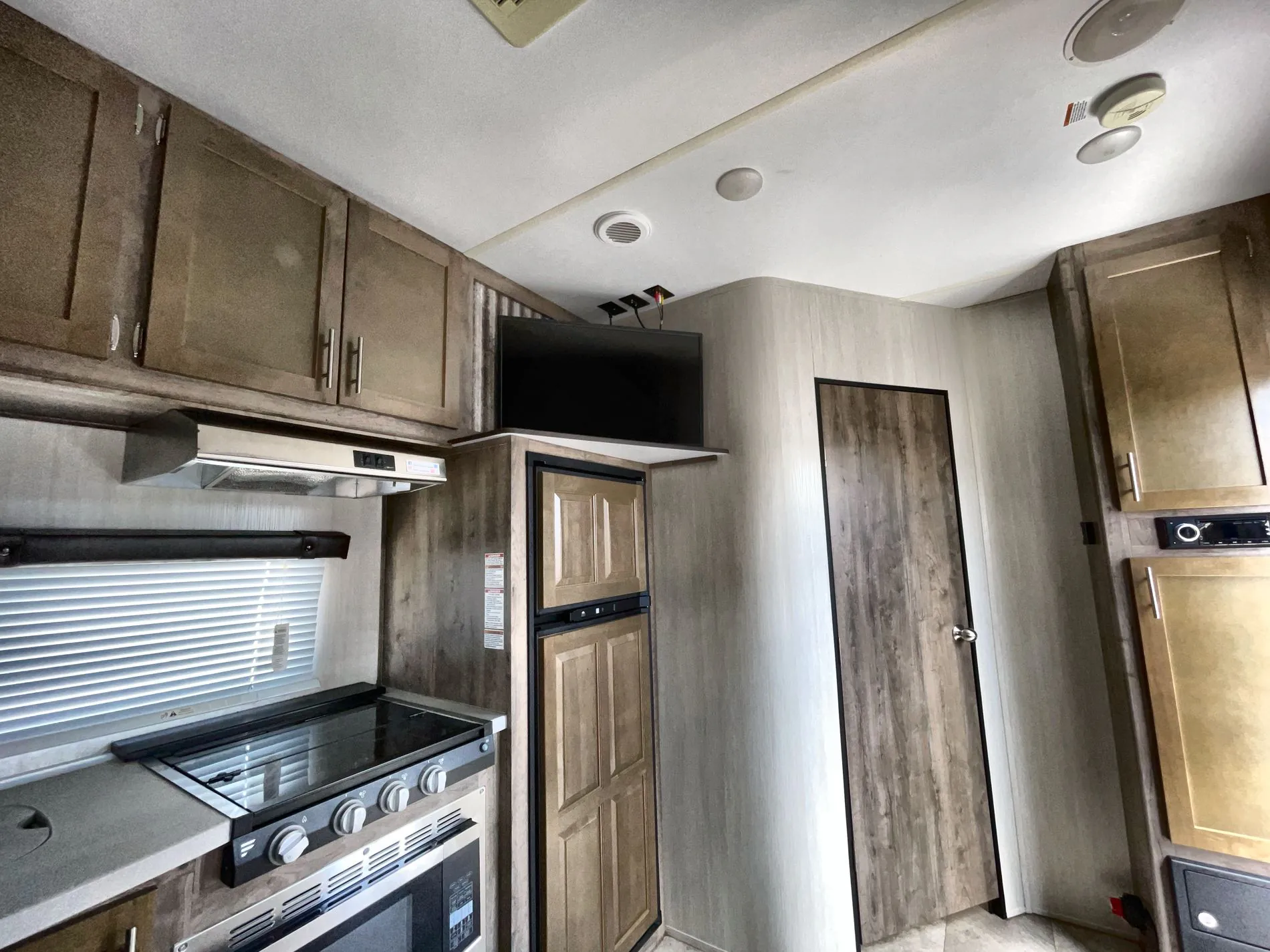 2019 Forest River Vengeance Rogue 25V - Photo 4