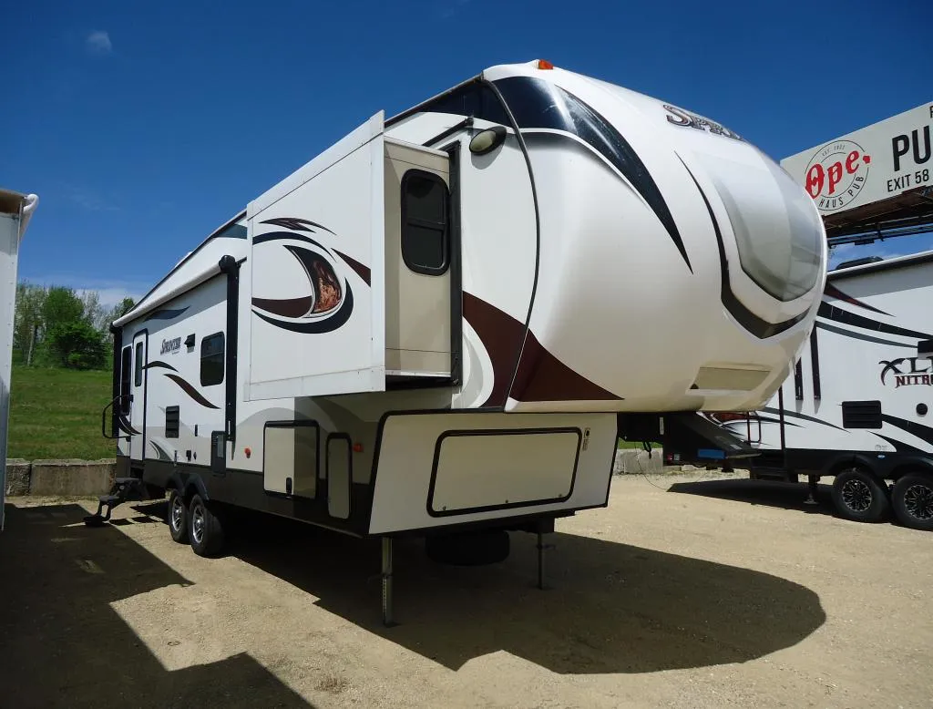 2015 KEYSTONE Sprinter 269FWRLS - Photo 2