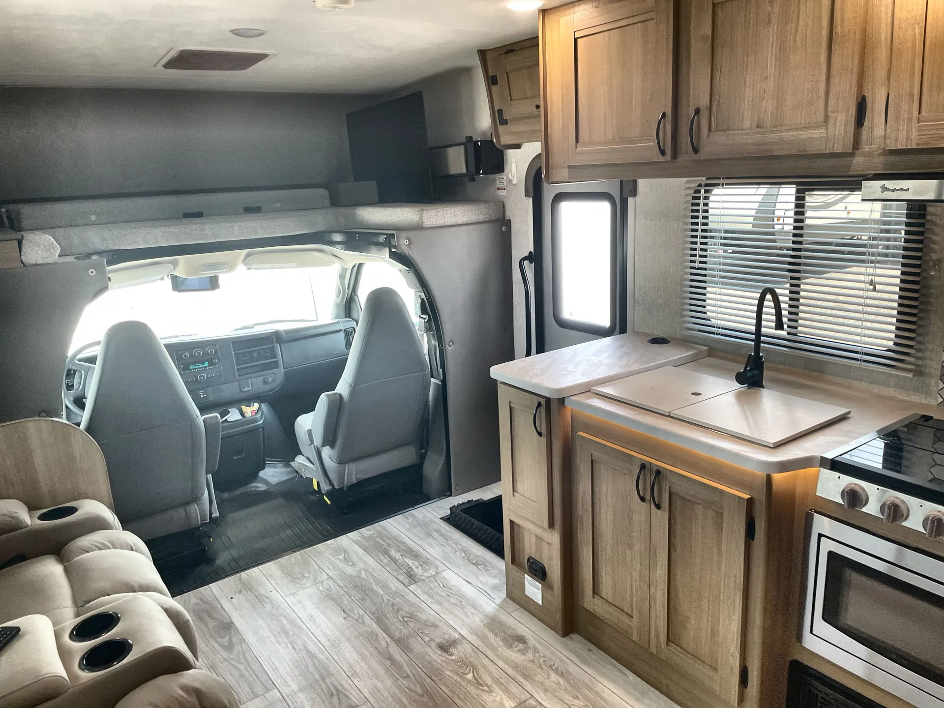2024 Coachmen Leprechaun 230FS - Photo 4